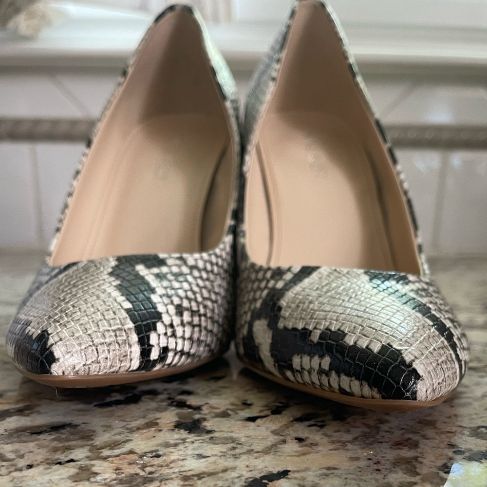 Nine West Snake/Python Block Heel Pumps Size 9.5 - Picture 9 of 13